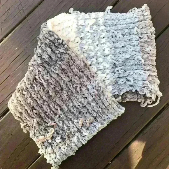 Lauren Conrad Infinity Loop Scarf - Picture 3 of 4